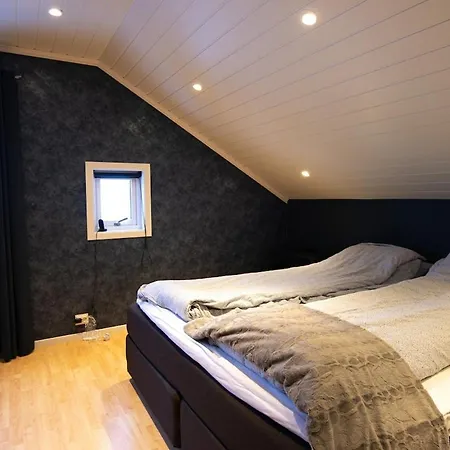 Spacious Seaside With Fjord Views, Comfortable For 6, Max 8 *