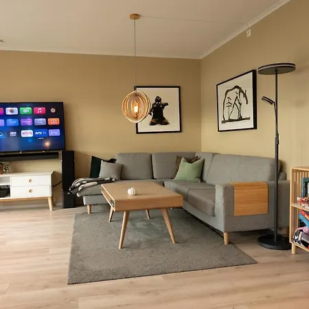 Spacious Seaside With Fjord Views, Comfortable For 6, Max 8 ヴィラ トロムソ
