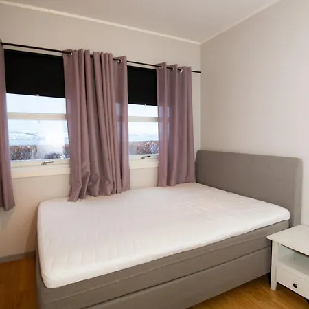 Spacious By The Sea For 6, Northern Lights & Fjord Views וילה