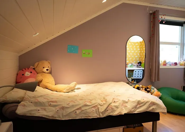 Spacious By The Sea For 6, Northern Lights & Fjord Views