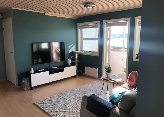 Villa Spacious By The Sea For 6, Northern Lights & Fjord Views