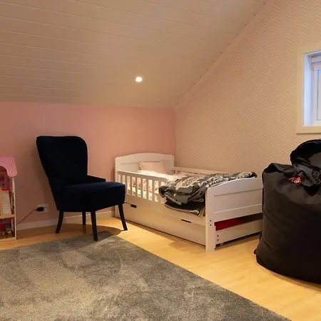 Spacious By The Sea For 6, Northern Lights & Fjord Views Villa *